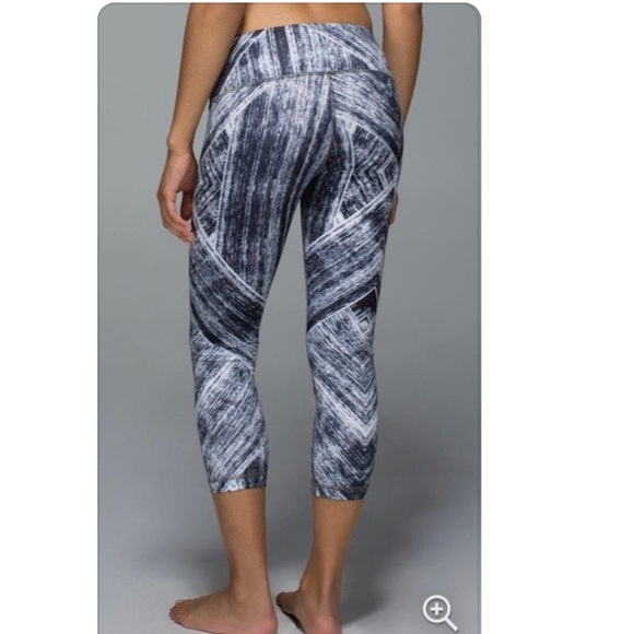 SOLD Lululemon Like New - Picture 2 of 8